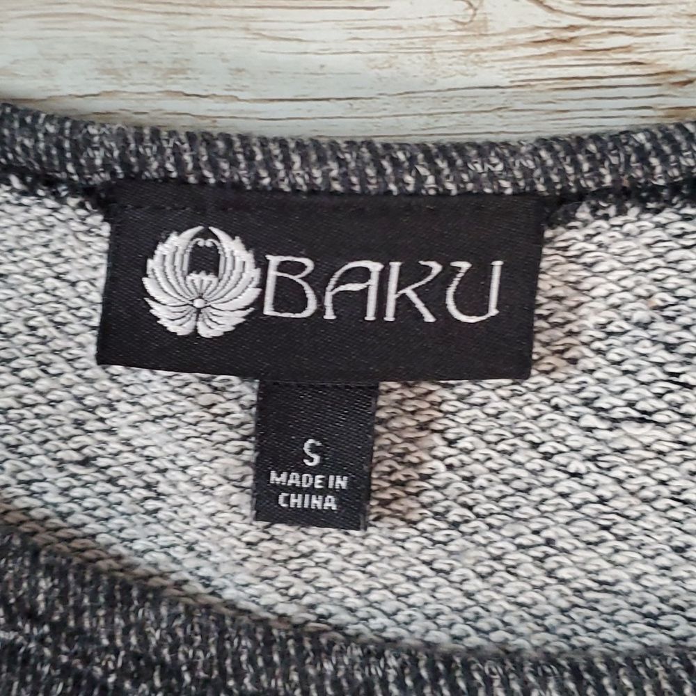 Baku Womens Dark Grey Sweatshirt Shark‎ Bite Asymmetrical Hem Sz Small - Picture 3 of 7